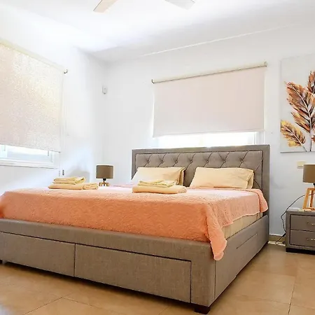 Amelia Villa Coral Bay