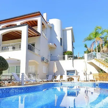 Amelia Villa