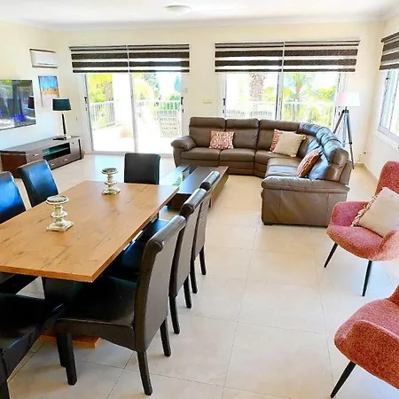 Amelia Villa Coral Bay
