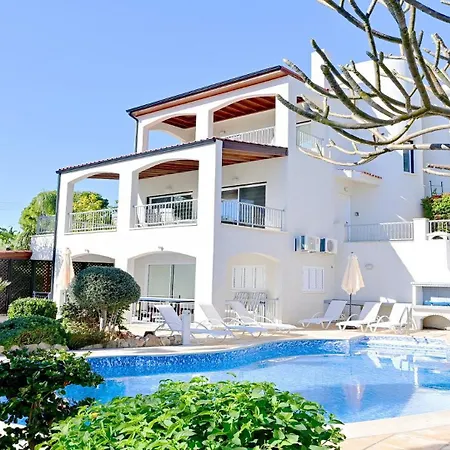 Amelia Villa Coral Bay