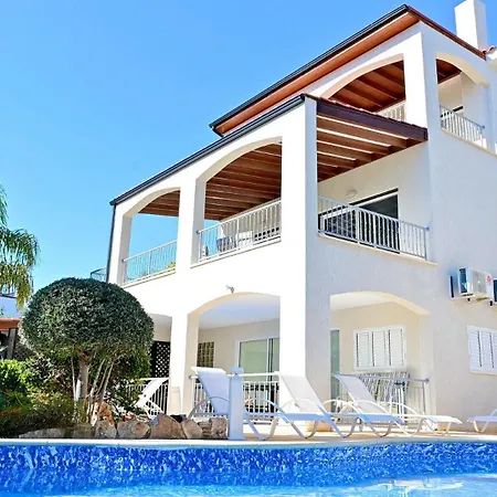 Amelia Villa